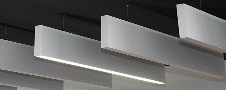 Akustik baffle tavan panelleri ses yalıtımı sağlamakla beraber ortama şık görünüm sağlayan akustik düzenleme panelleridir. Ortamdaki yankılanma, eko, ses karmaşasını çözmek için birebir şık ses yalıtım ürünleridir.